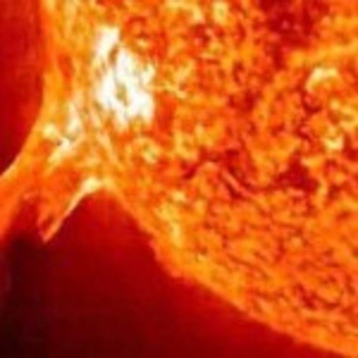 XAPP-1273516872-Solar-Flare-and-Prominence