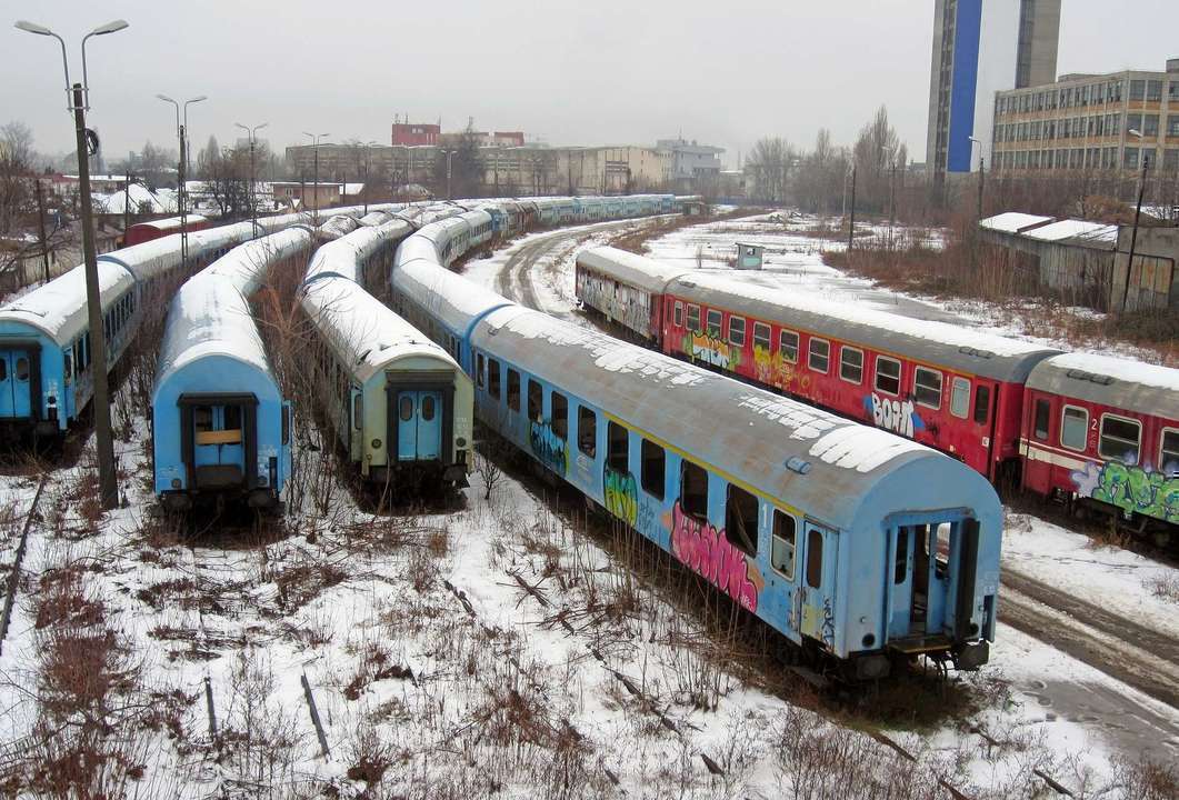 old-train-1163982
