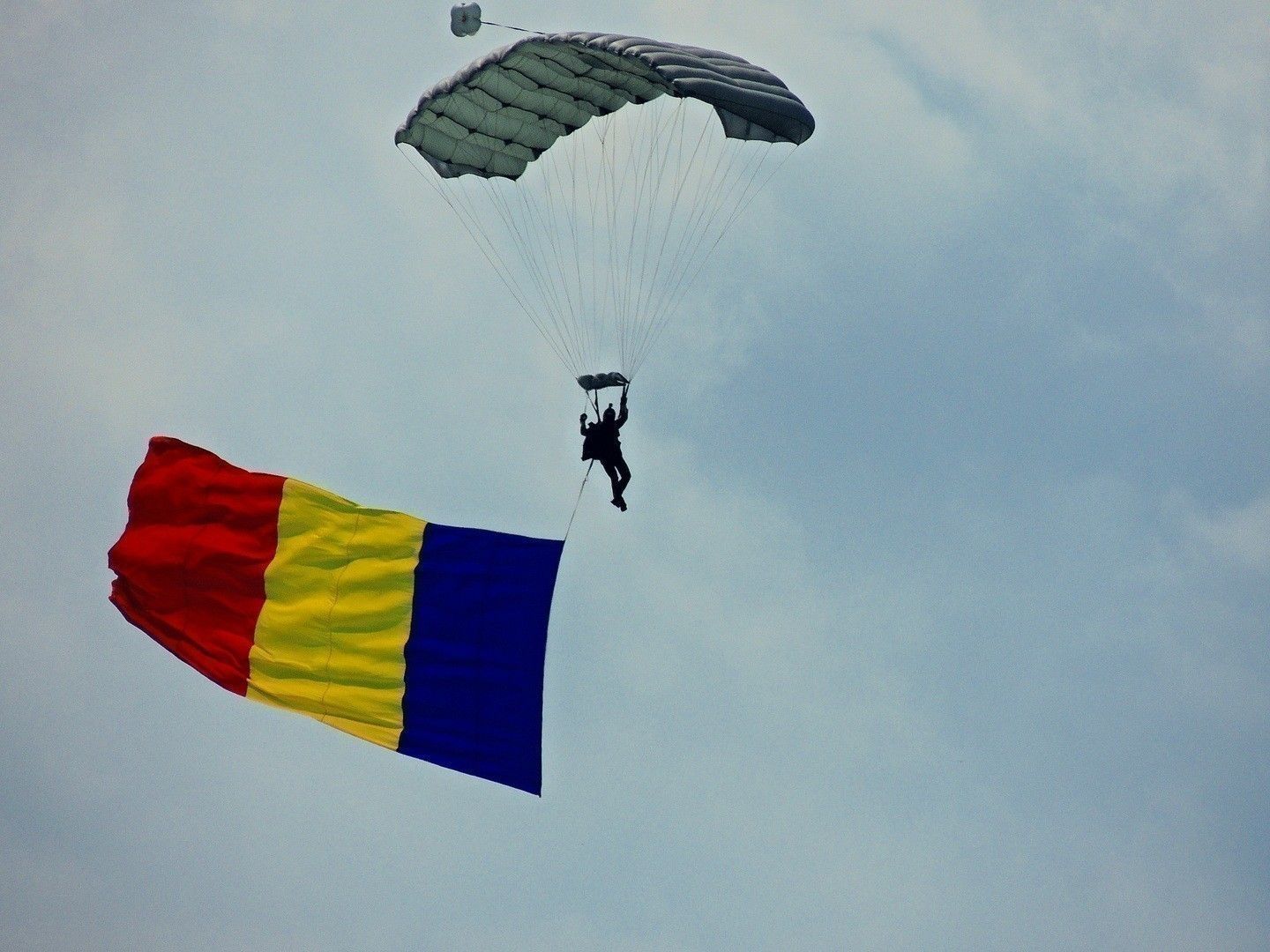 parachute-jumper-1747840